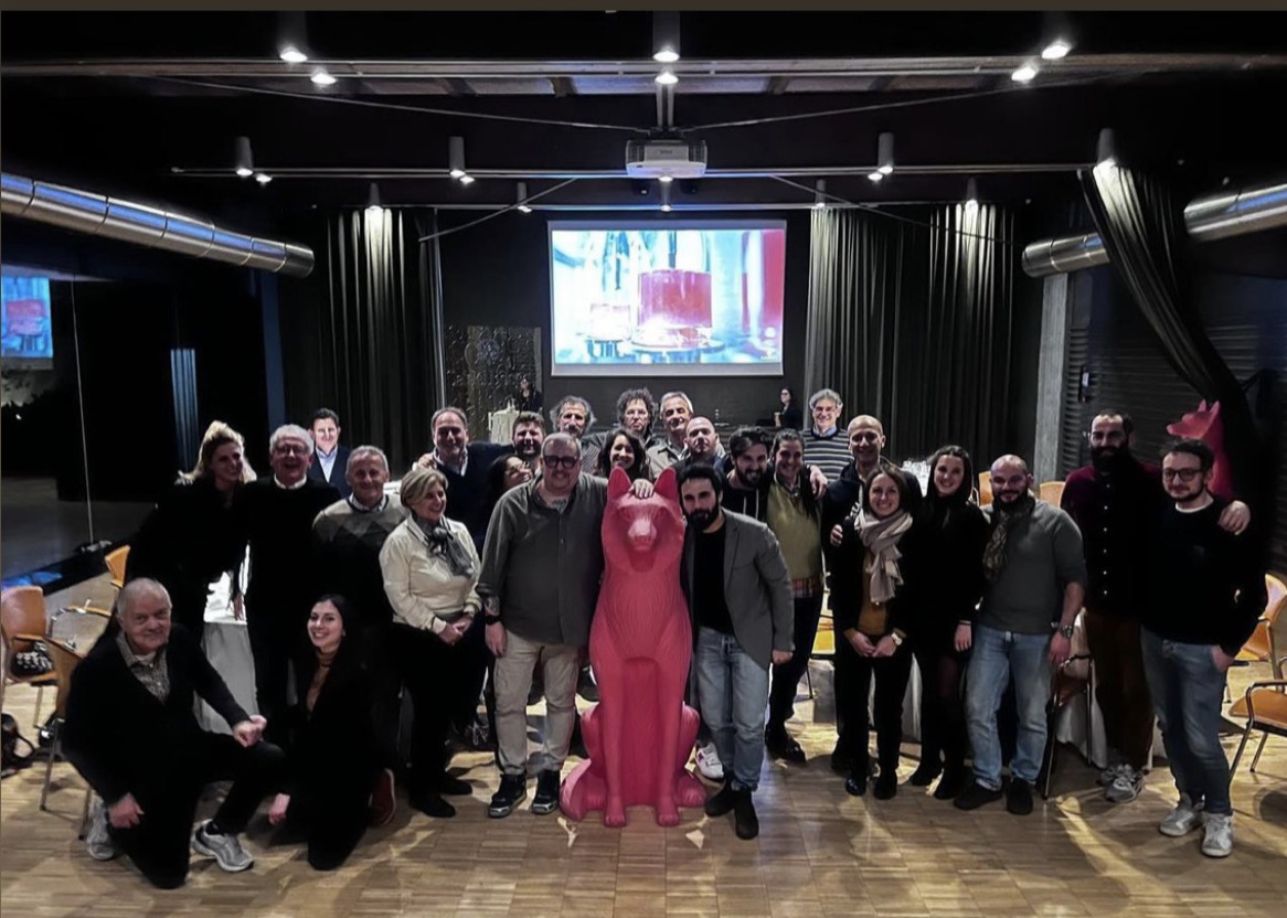 Foto di gruppo dei corsisti al termine di una serata di degustazione